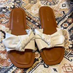 Shoeland White Flat Sandals (Size 10)